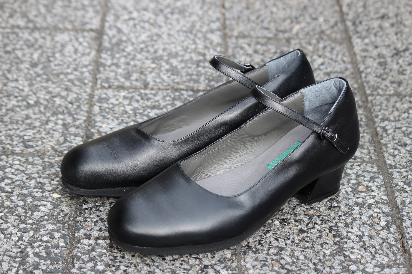 足に優しいパンプス 足に優しいパンプス