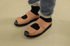 足裏が痛い/室内用サンダル