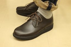 装具装着/紐靴