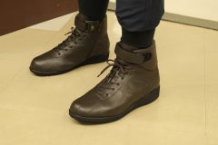 装具使用/紐＋内ファスナー＋足首ベルト