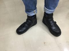 足が不安定な方へ/足首ベルト付きの靴
