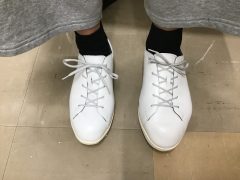 足の左右差/紐スニーカー