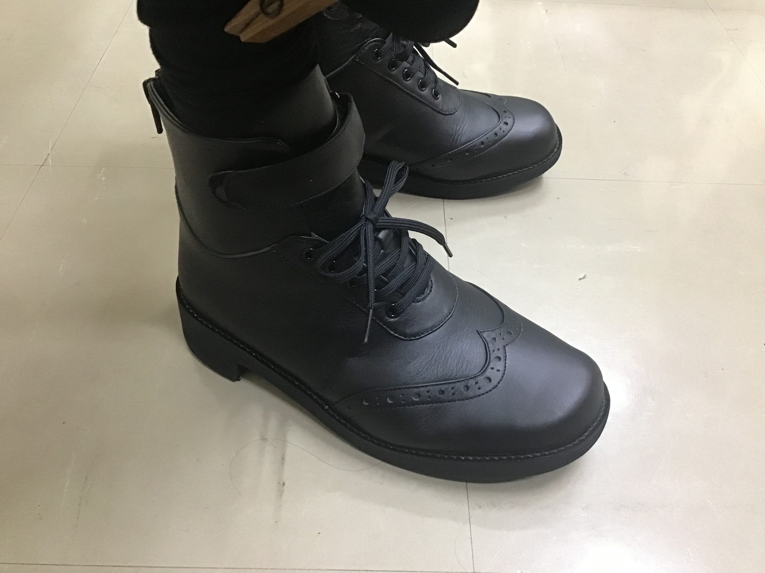 足が不安定な方へ/後ろファスナー＋足首ベルト付